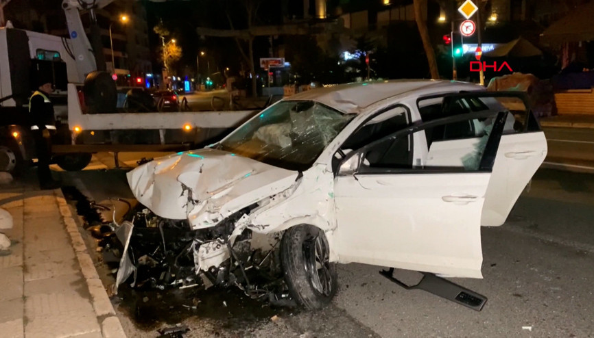 Kadıköy Caddebostanda kaza ile biten yarış kamerada