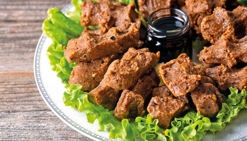 İsotla yoğrulan etlisi, lavaşa sarılan etsizi... İsotla yoğrulan etlisi, lavaşa sarılan etsizi...