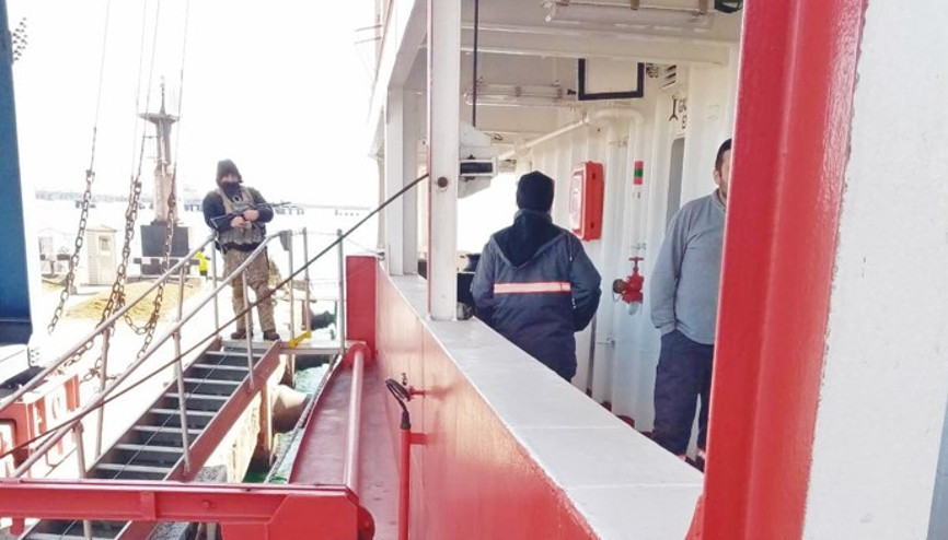 Ukraynada Türk gemisine milis baskını Ukraynada Türk gemisine milis baskını