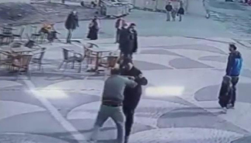Esenyurtta taciz iddiası Zihinsel engelliyi bıçakladı