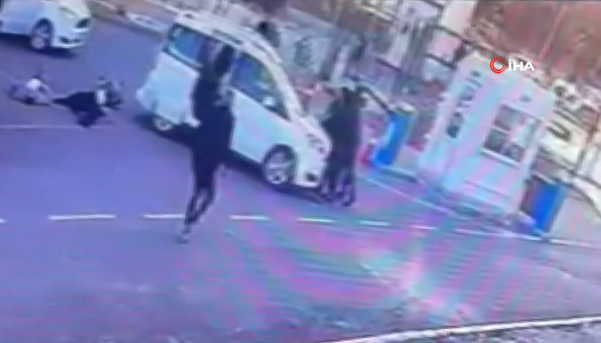 Küçükçekmece Adliyesi önünde 4 kişinin öldüğü silahlı saldırı anı kamera