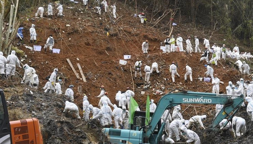 Çin’de yolcu uçağının düştüğü alan kazılacak