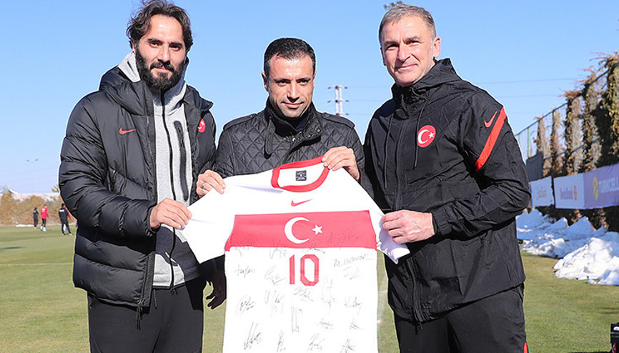 Konyaspor Başkanı Fatih Özgökçen A Milli Takım kampını ziyaret etti Konyaspor Başkanı Fatih Özgökçen A Milli Takım kampını ziyaret etti
