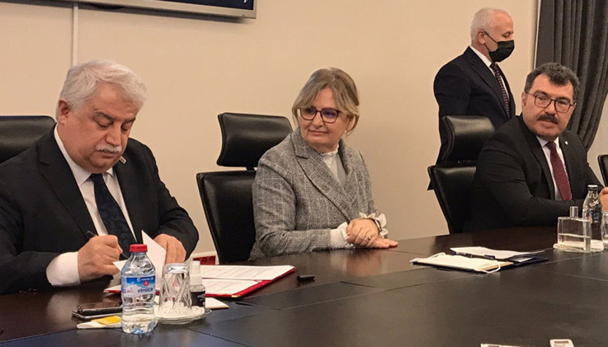 Eğitimi bir gelecek mesaisi olarak görüyoruz