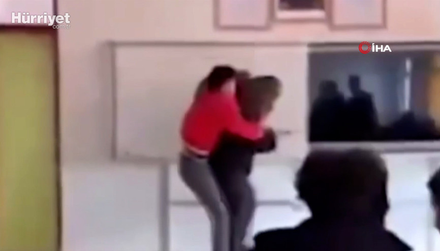 “Dersinden kaldığım hocayı paket ediyorum” videosu asılsız çıktı