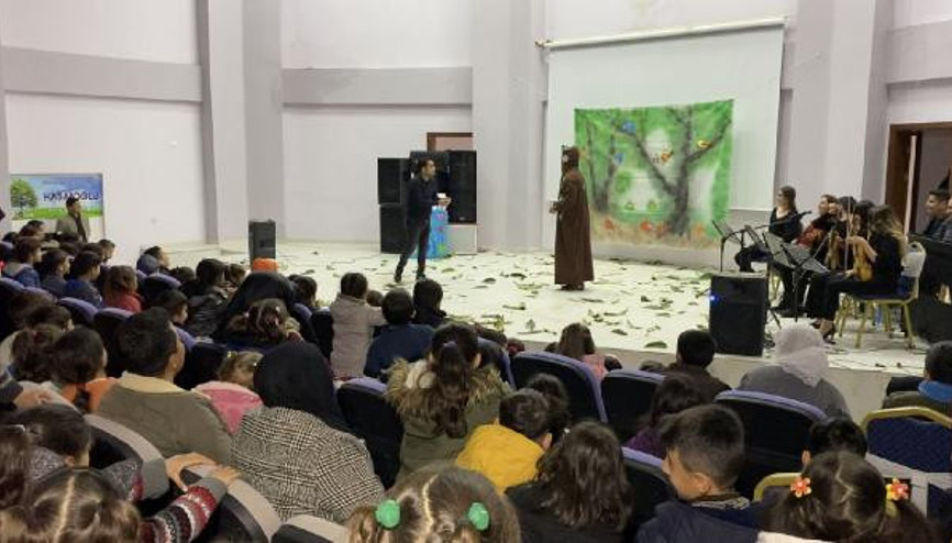 Dargeçitli çocuklar tiyatro ile hem eğlendi hem de öğrendi