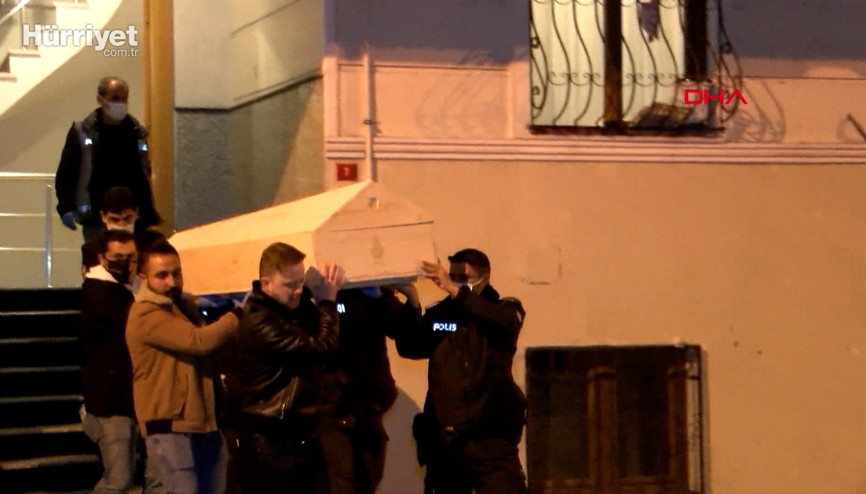 Önce sokakta komşusunu öldürdü sonra eşini öldürüp intihar etti