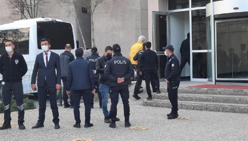 Montrö bildirisi davasında 29 emekli amiralin adli kontrolü kaldırıldı Montrö bildirisi davasında 29 emekli amiralin adli kontrolü kaldırıldı