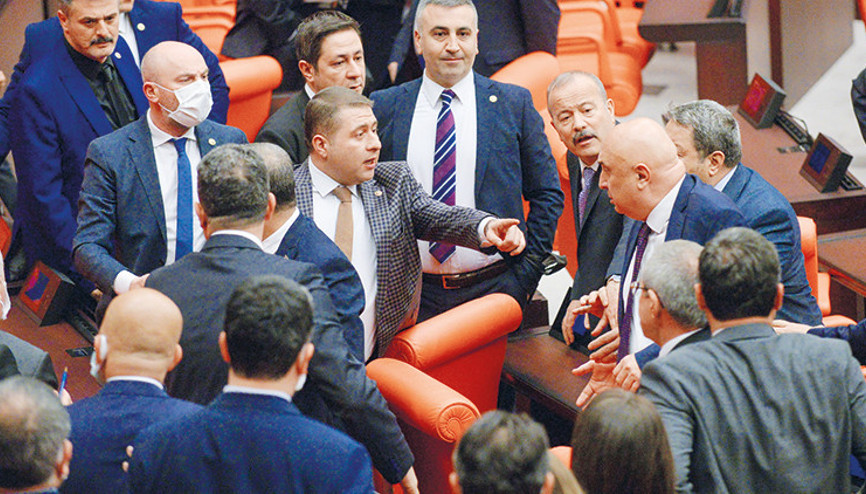 Seçim kanunu görüşmesinde CHP-MHP gerginliği