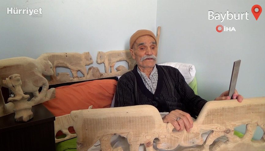 Gözleri görmeyen huzurevi sakini ahşapları oyarak şekil veriyor