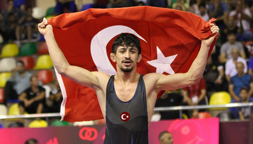 Milli güreşçi Kerem Kamal, Avrupa şampiyonu