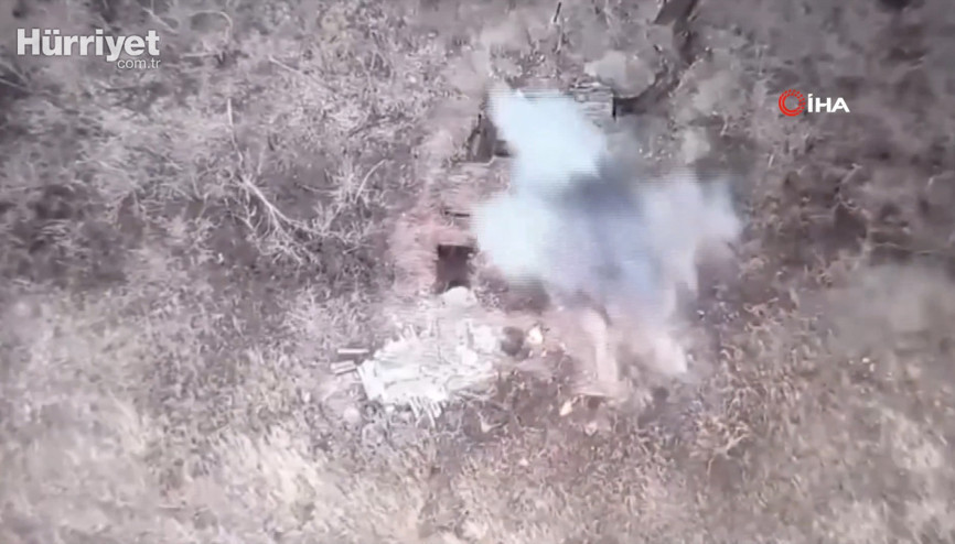 Ukrayna, Rus zırhlılarının imha görüntülerini yayınladı Ukrayna, Rus zırhlılarının imha görüntülerini yayınladı