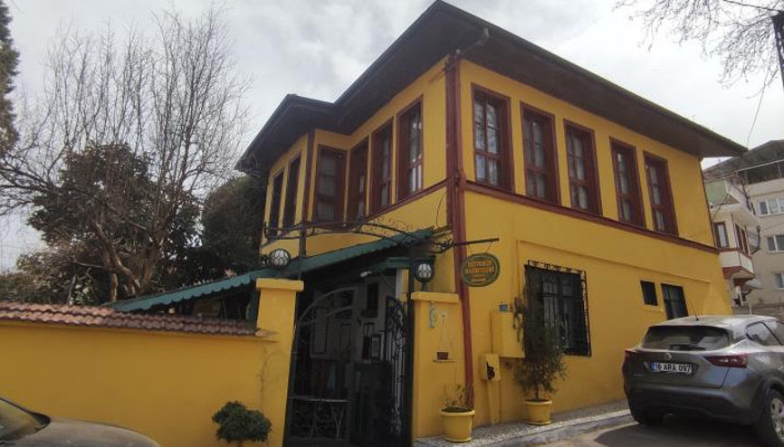 Tezveren Dede türbesini yüzlerce kişi ziyaret ediyor