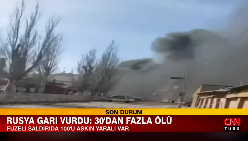 Rusya Kramatorsk kentinde bulunan tren istasyonunu vurdu
