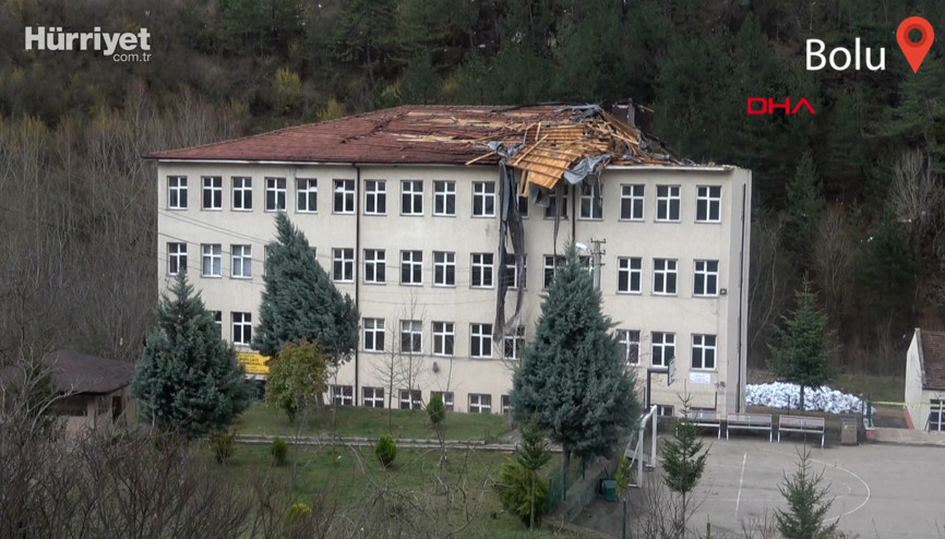 Göynükte hortum çatıları uçurdu
