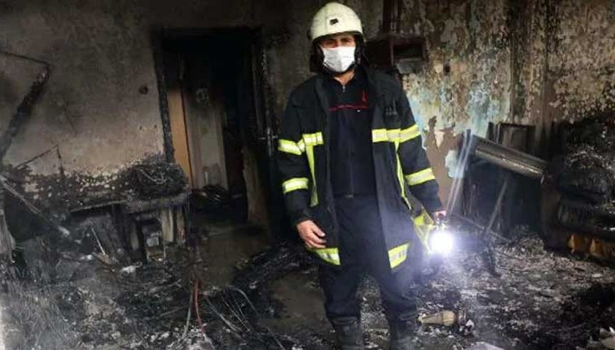 Tinerle sobayı tutuşturmak isterken evi yaktı