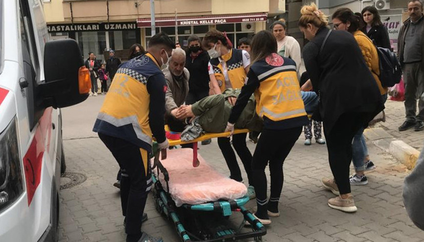 Pes dedirten olay Çarptığı kişinin üzerine 50 TL attı