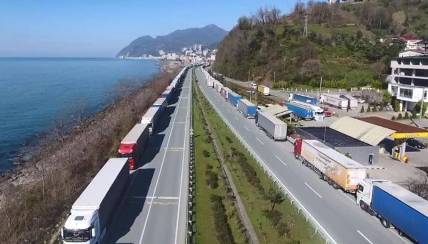 Sonu görünmüyor: 25 kilometrelik TIR kuyruğu