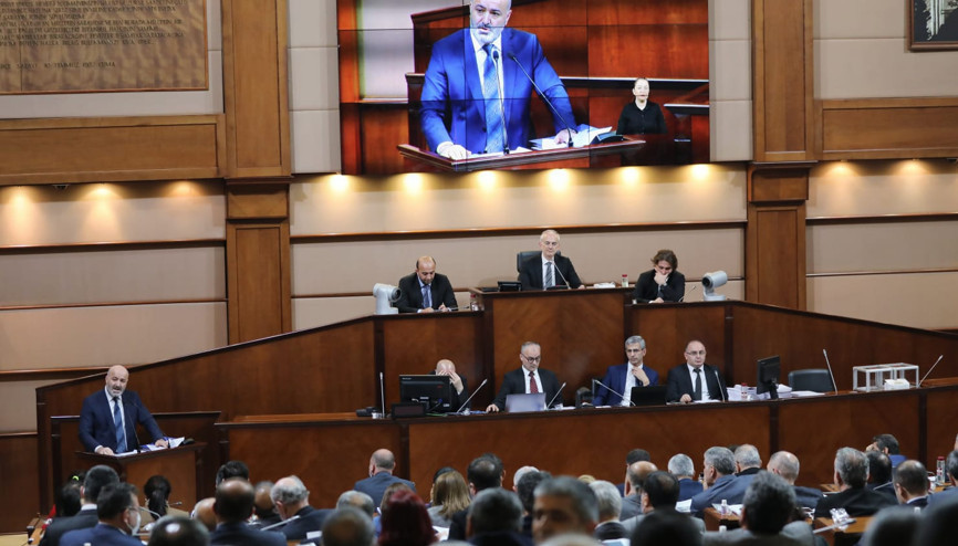 İBB Meclisinde borç gerilimi AK Partili Kaynar, bilançoyu tek tek açıkladı