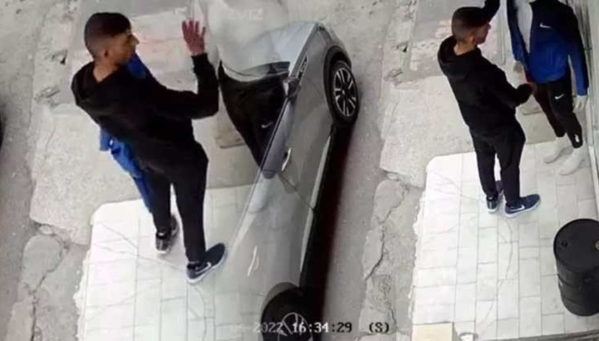 Pişkin hırsız cansız mankenin üstündeki eşofmanı çaldı, selam verip kaçtı