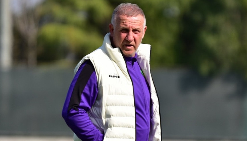 Mesut Bakkal üzgün Benim takımım bu değil...