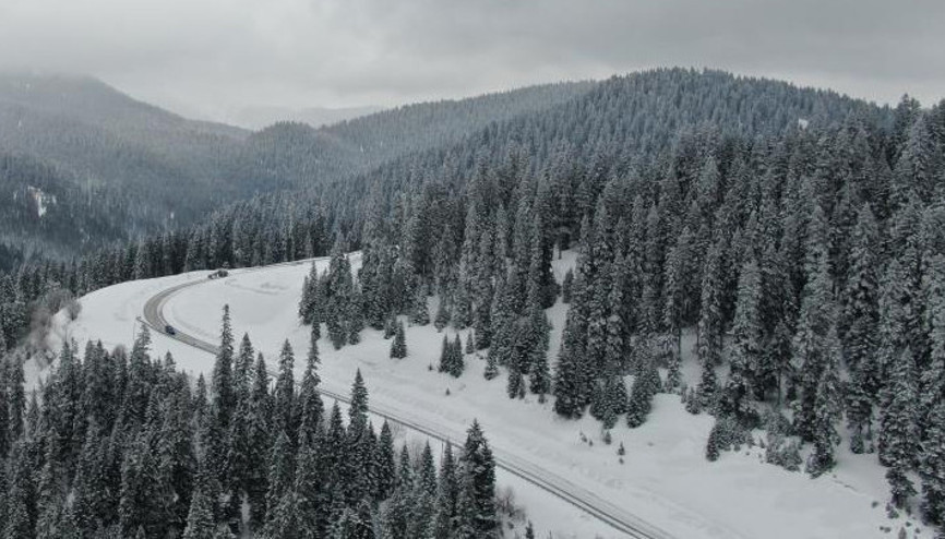 Çankırıda kar yağışı: Beyaza bürünen Ilgaz Dağı havadan görüntülendi