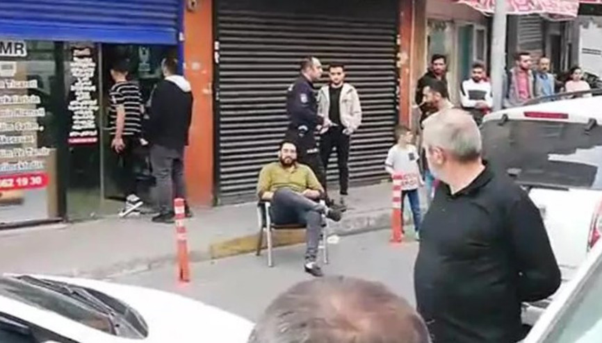 Bağcılarda sokakta sandalyeye oturup tehditler savurmuştu Adliyeye sevk edildi Bağcılarda sokakta sandalyeye oturup tehditler savurmuştu Adliyeye sevk edildi