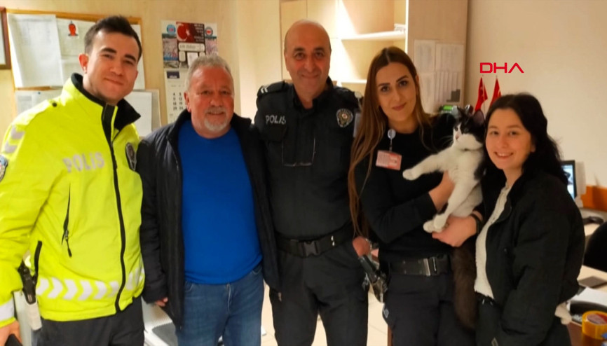 Havalimanında kaybolan kedi, polis operasyonuyla bulundu Havalimanında kaybolan kedi, polis operasyonuyla bulundu