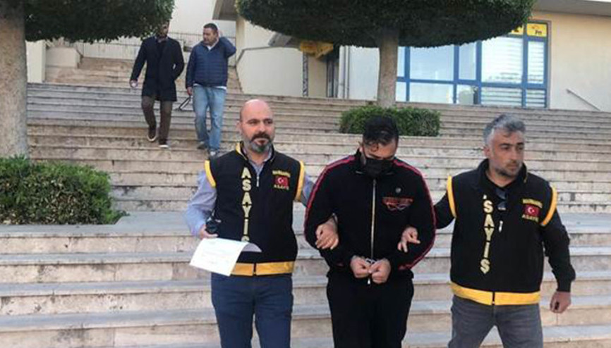 Kırmızı bültenle aranan uyuşturucu kaçakçısı, dalgınlığının kurbanı oldu