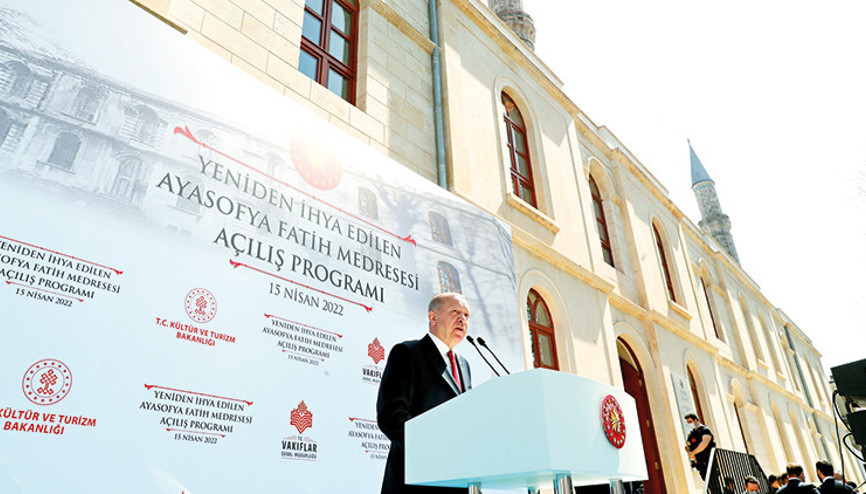 Ayasofya Fatih Medresesi... 86 yıl sonra eğitimin hizmetinde