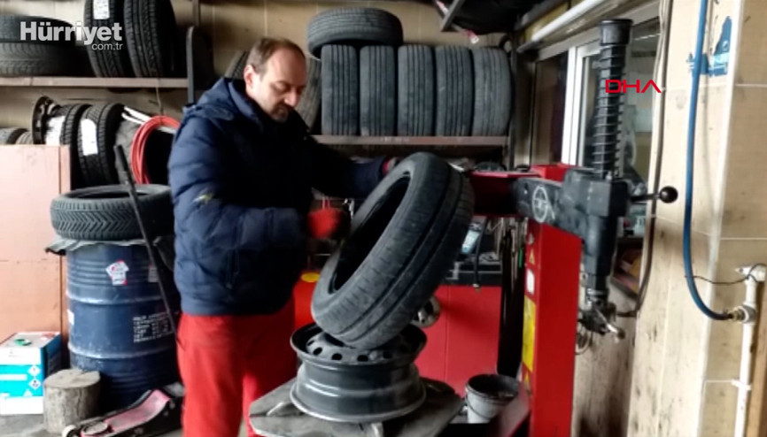15 yıldır görmeden lastik tamir ediyor