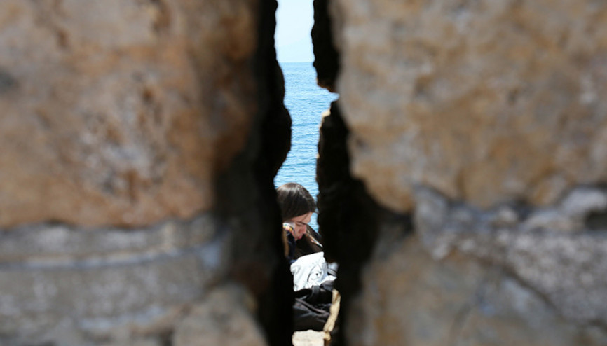 Antalyada mendirekte çatlaklar büyüdü Antalyada mendirekte çatlaklar büyüdü