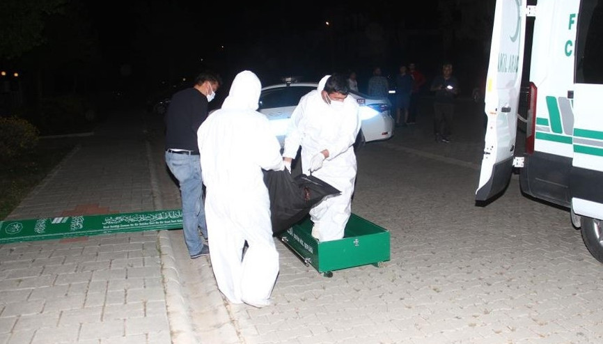 Korkunç olay Ev arkadaşını çekiçle öldürdü