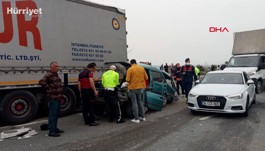 Trabzonda 4 aracın karıştığı, 1 kişinin öldüğü zincirleme kaza kamerada Trabzonda 4 aracın karıştığı, 1 kişinin öldüğü zincirleme kaza kamerada