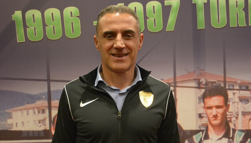 Tayfur Havutçudan yabancı kuralına eleştiri Bu kadar yabancıyla geçmişteki birliktelikleri yakalamak çok zor... Tayfur Havutçudan yabancı kuralına eleştiri Bu kadar yabancıyla geçmişteki birliktelikleri yakalamak çok zor...