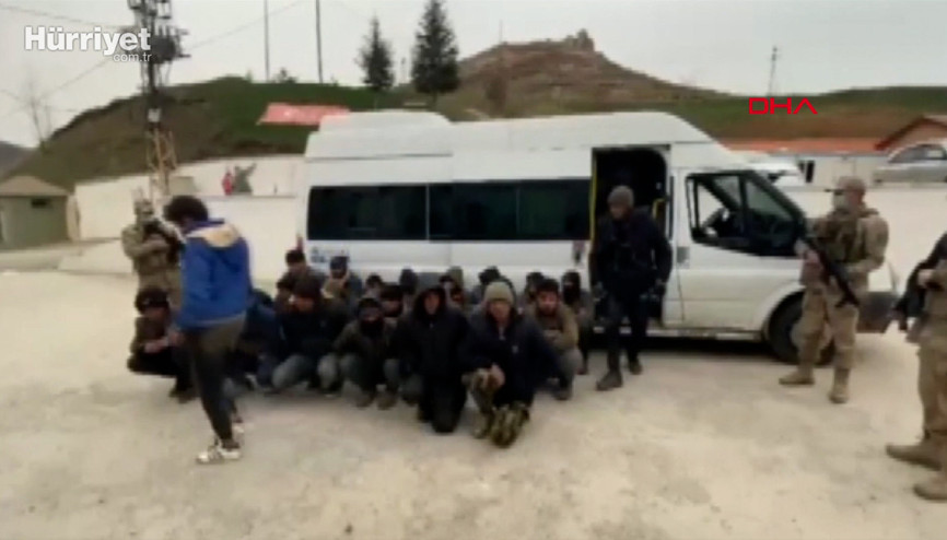 Bitliste, 2 araçta 110 kaçak göçmen yakalandı