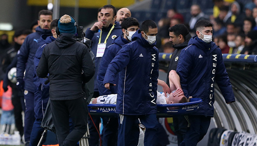 Fenerbahçenin Shakhtar ile oynadığı maçta iki oyuncu birden sakatlandı
