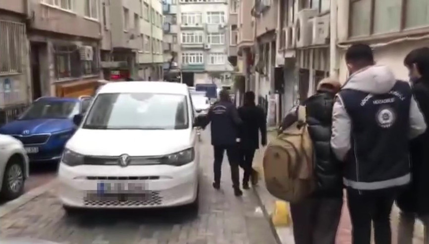 İstanbulda sahte evrakla oturum izni düzenleyenlere operasyon Sosyal medya paylaşımları ortaya çıktı