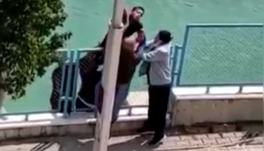 Suya düşen çocuğu yoldan geçen vatandaş kurtardı