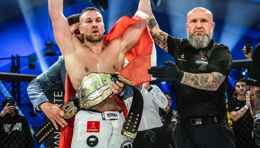 Sözünde durdu bayrağımızı dalgalandırdı