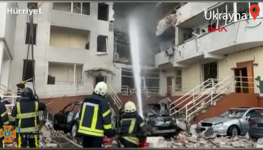 Odessada bombardıman sonrası kurtarma çalışmaları