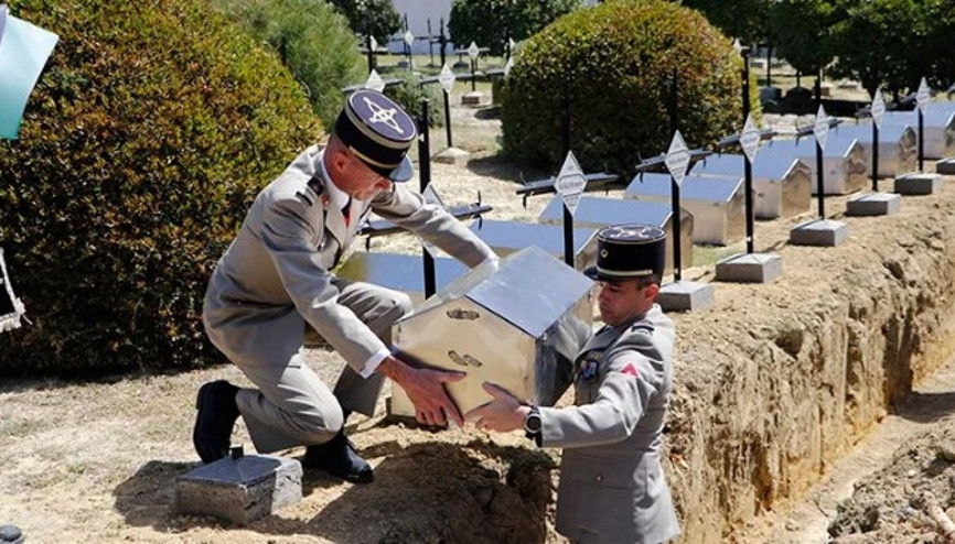 Çanakkalede 107 yıl sonra bulunan 17 Fransız askerin kemikleri Fransız Mezarlığına defnedildi