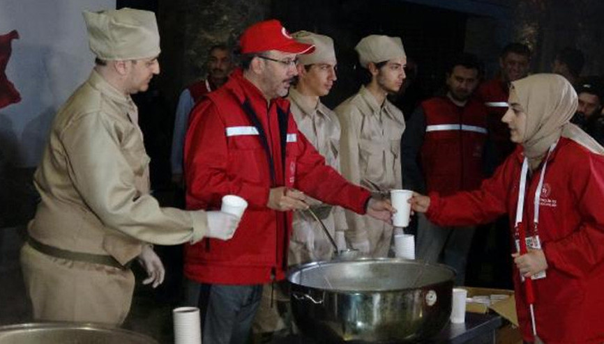 Çanakkalede 57. Alay Vefa Yürüyüşü Bakan Kasapoğlu: Hiçbir kumpasa geçit vermeyeceğiz