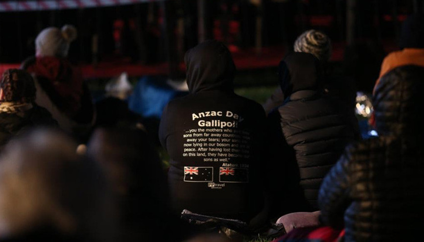 Anzaklar ‘şafak ayini’ ile atalarını andı