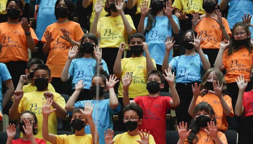 Çoksesli korodan 23 Nisan coşkusu