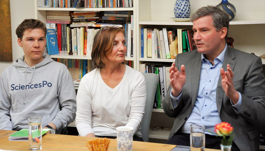 Metin Hakverdi ‘Ev Sohbetleri’nde savaşı değerlendirdi