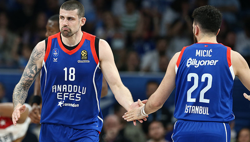 Anadolu Efes 77 - 65 Armani Milano (Maç özeti)