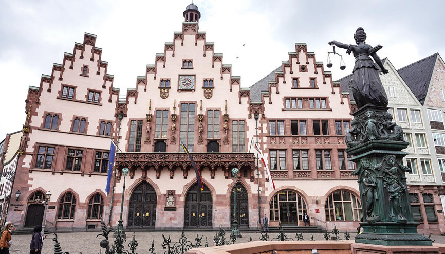 Frankfurt Belediye Başkanı’na baskın: Türk eşini kayırmakla suçlanıyor