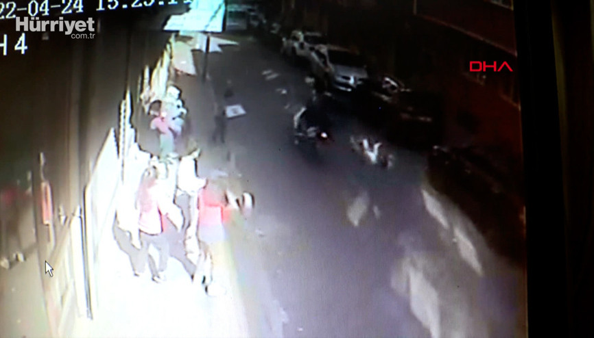 Bağcılarda motosikletin çarptığı çocuk metrelerce sürüklendi, sürücü kaçtı