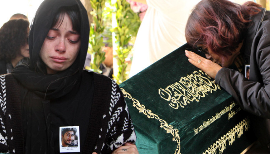 8.kattan düşerek hayatını kaybetmişti... Rapçi Berk Bayındır son yolculuğuna uğurlandı